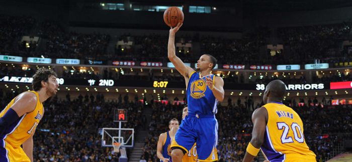 Lee inspires Warriors past Lakers in NBA China game