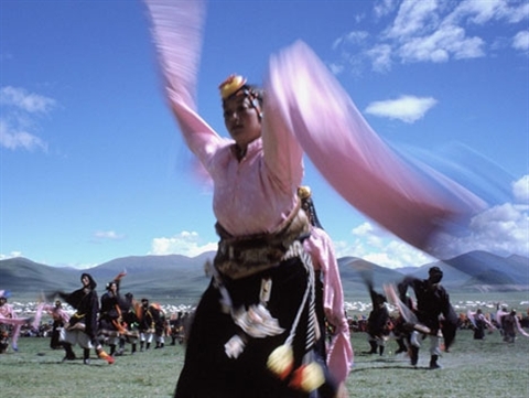 Tibetan Guozhuang dance (锅庄舞)