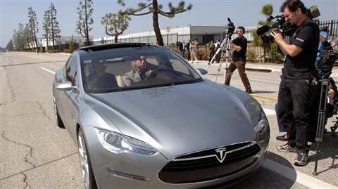 Tesla pushes all-electric model into China despite hurdles