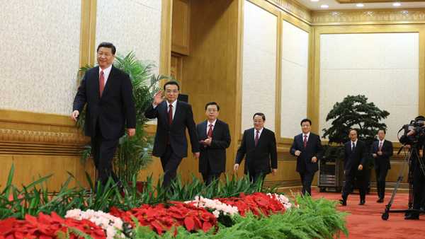 Xi leads top leadership to meet press