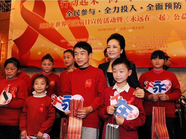 Weibo fans applauded Peng Liyuan's AIDS PSA video