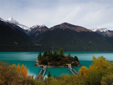 Basum Lake (巴松错) in Tibet