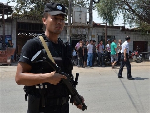 Police block site of deadly Xinjiang riot