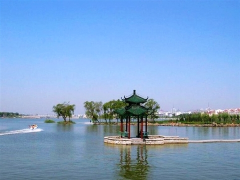 The most famous four pavilions in China 3: Mid-Lake Pavilion