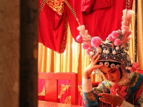 Little amateur performers of Peking Opera stage show in Tianjin