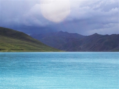 Yamzhog Yumco: Jade-like lake in Tibet