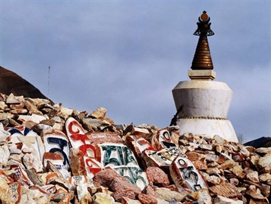 Silent mani stones on Qinghai-Tibet plateau