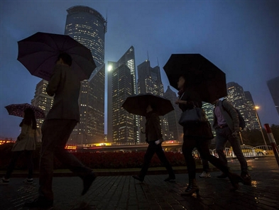 China's economy shows further signs of fragility