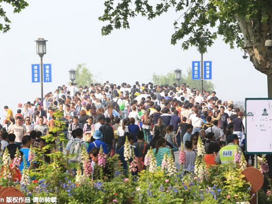 May Day holiday: Rush and crush of tourists