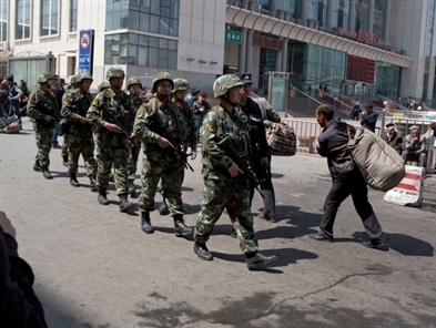 18 killed in knife-and-bomb attack in Xinjiang