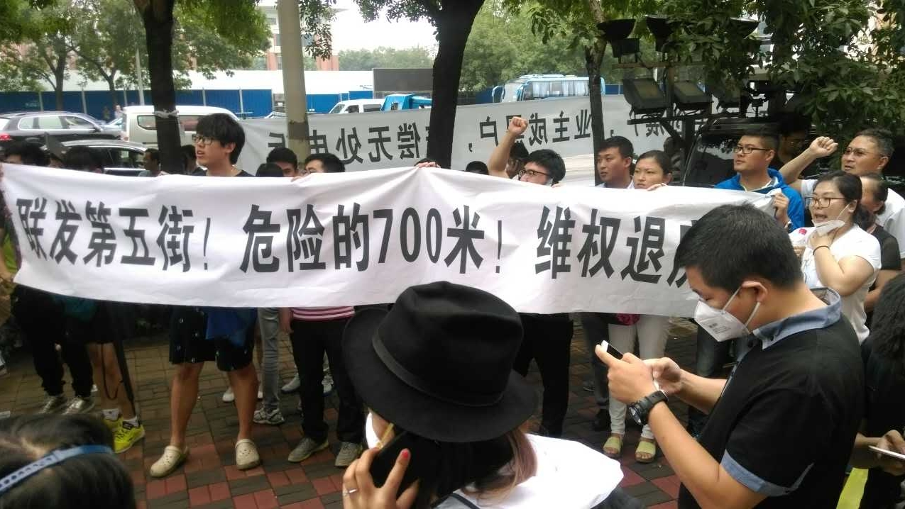 Tianjin’s blast-affected residents hold protest, dema…