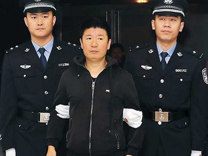 Fugitive returns to China after 15 years on the run