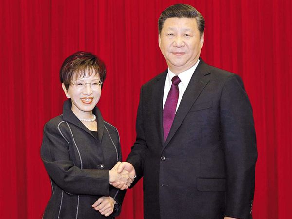 Xi stresses adherence to 1992 Consensus during meeting with Hung