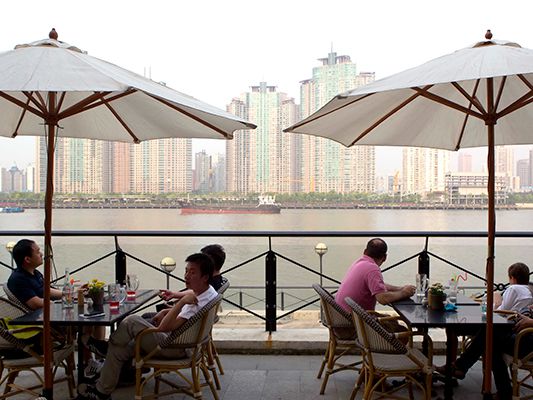 Shanghai luxury homes shrink; prices stay high