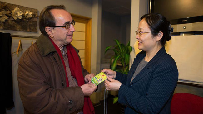 Foreign journalist gets press card