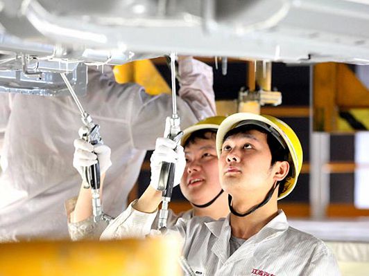 China's manufacturing activity expands at slower pace