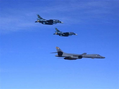 US bomber flyover of South Korea sends China, North Korea a message