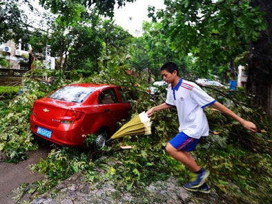Typhoon lashes China before weakening