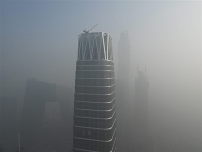 China gets tough on smog offenders