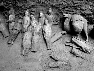 Ancient tomb of Chinese general and princess filled with figurines