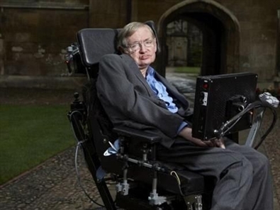 Stephen Hawking warns artificial intelligence may supersede humans, disrupt economy